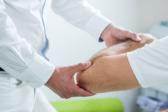 Ellenbogen Hand
